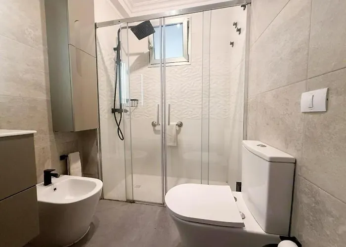 Stylish Mar With Sunny Terrace Bravo's House